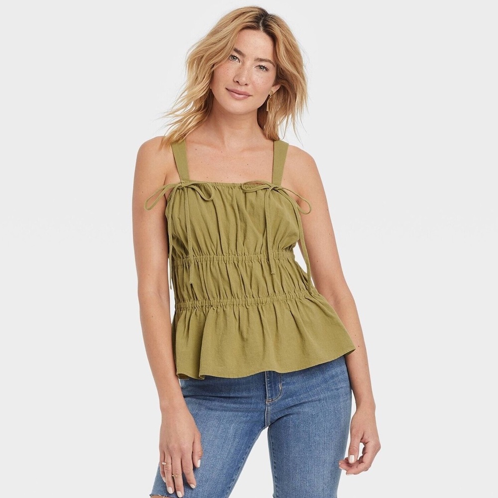Universal Thread green smocked top